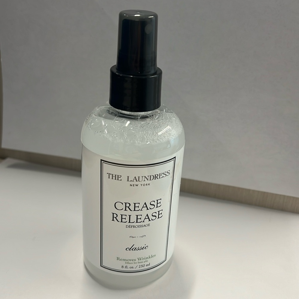 The Laundress New York CREASE RELEASE Fabric Wrinkle Remover Spray 8oz 250ml NEW